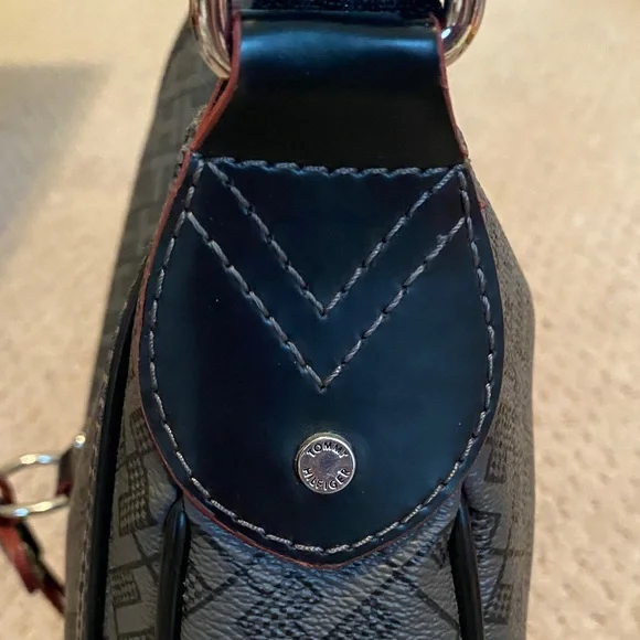 Tommy Hilfiger Dark Gray Patterned Shoulder Bag NWOT - Picture 3 of 4